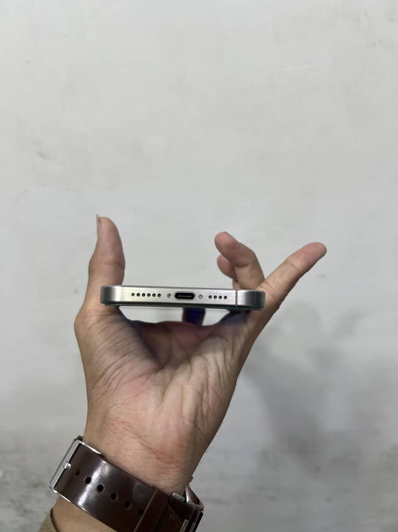 Apple iPhone 15 Pro Max 0