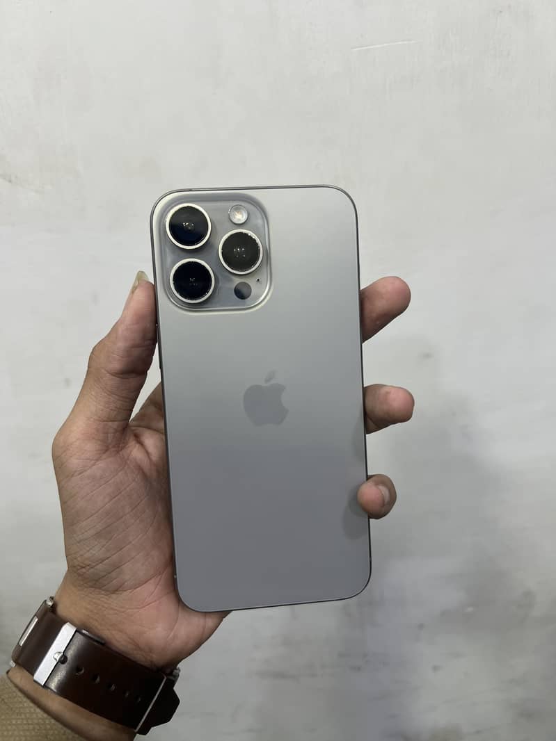 Apple iPhone 15 Pro Max 2