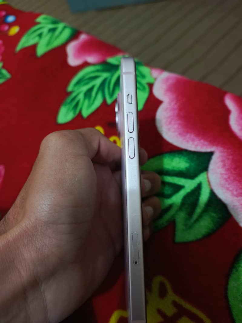 Apple iPhone 15 plus 4