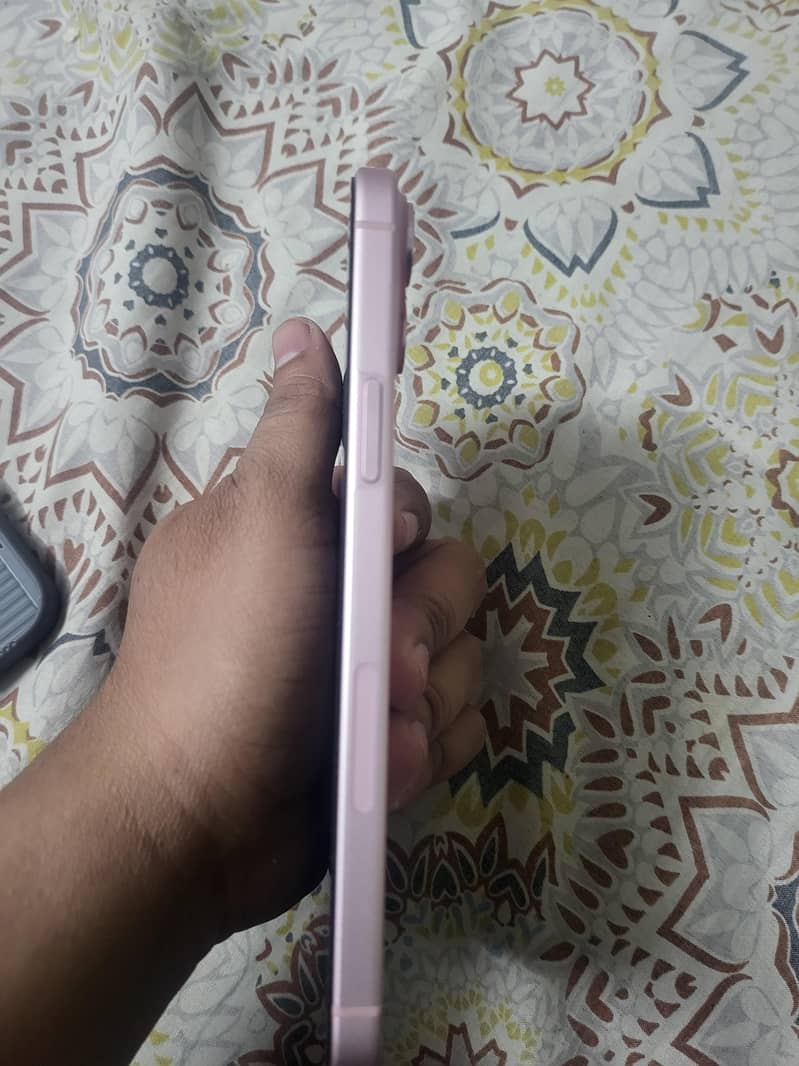 Apple iPhone 15 plus 3