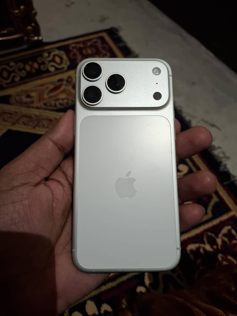 Apple iPhone 17 Pro Max 2