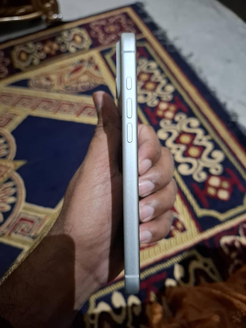 Apple iPhone 17 Pro Max 4