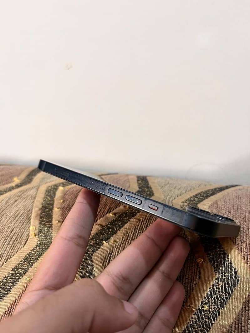 Apple iPhone 13 5