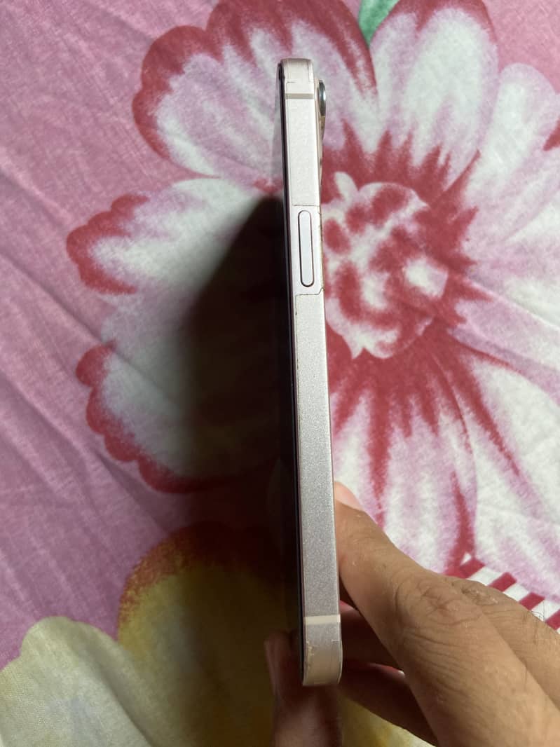 Apple iPhone 13 4