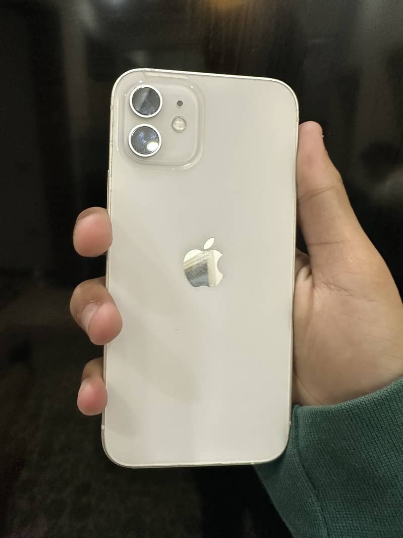 Apple iPhone 12 4
