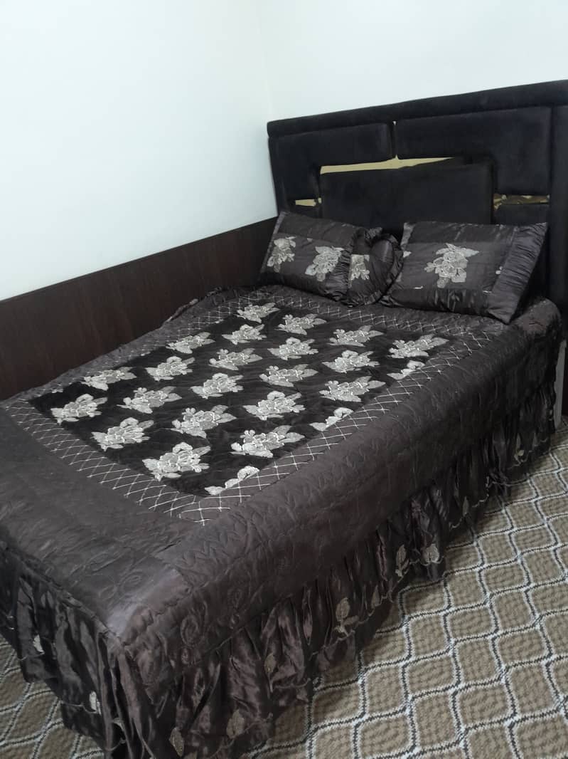 King Size Bed With Form 0
