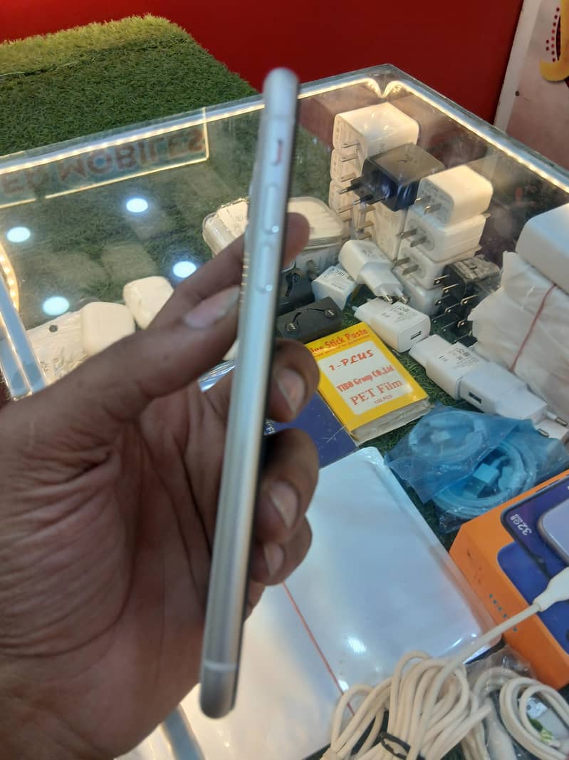 Apple iPhone 11 2