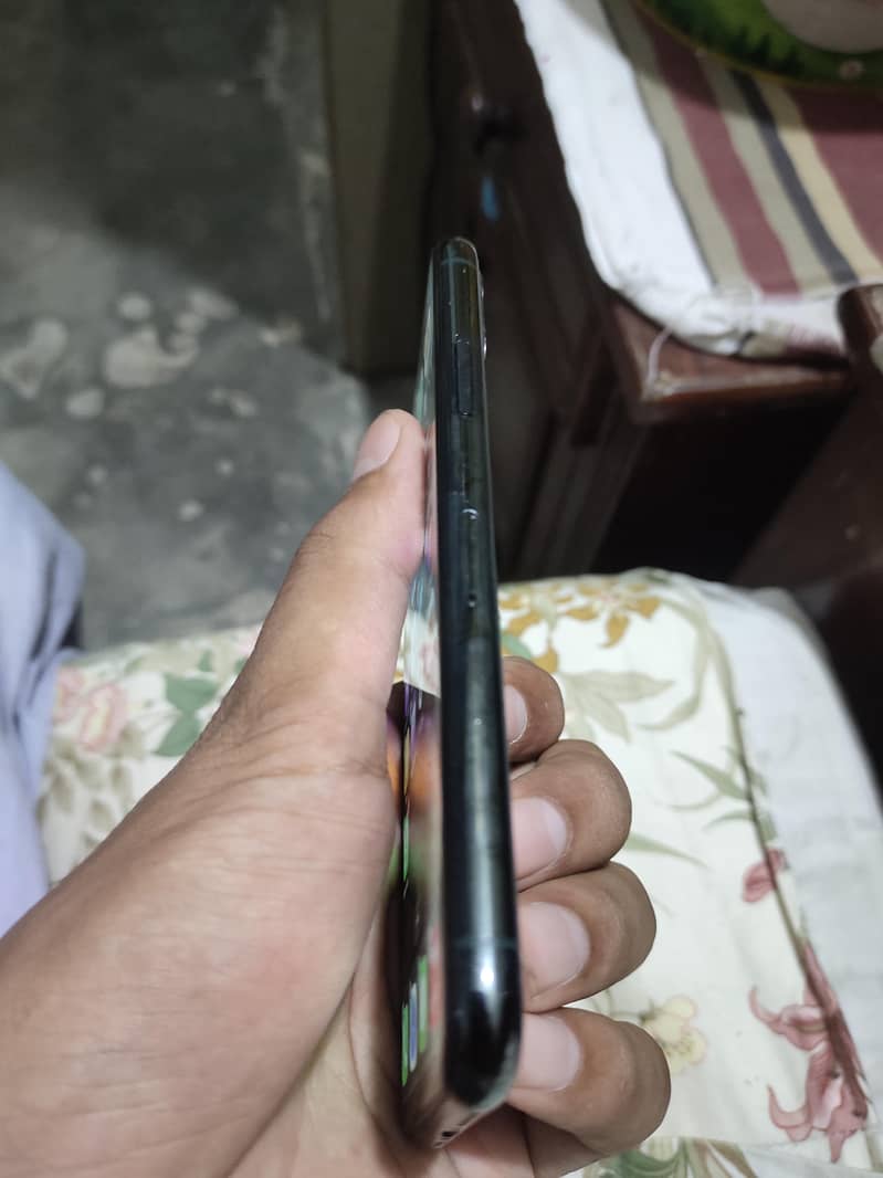 Apple iPhone 11 Pro 2