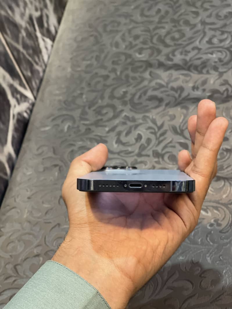 Apple iPhone 13 Pro Max 4