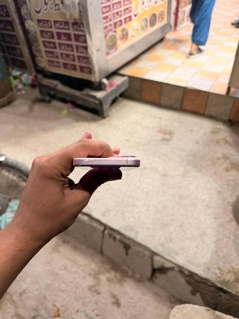 Apple iPhone 15 4