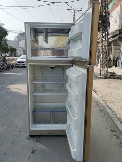 Dawlance Jambo size Refrigerator Genuine condition (0321/0807777)
