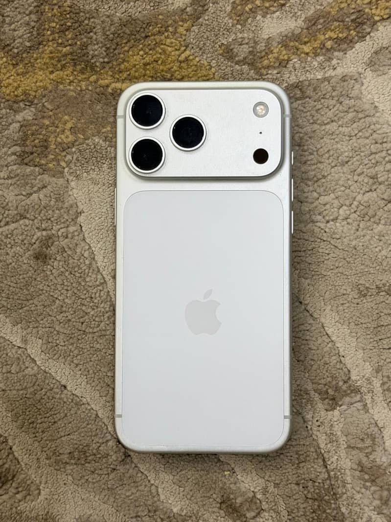 Apple iPhone 17 Pro Max 2