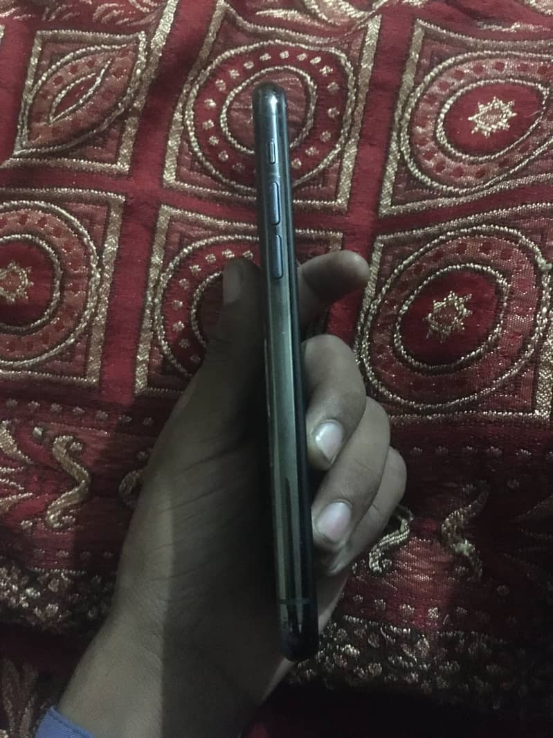 Apple iPhone 11 Pro 3