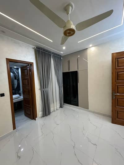 5 Brand New House For Rant Sector F Bahria Town Lahore