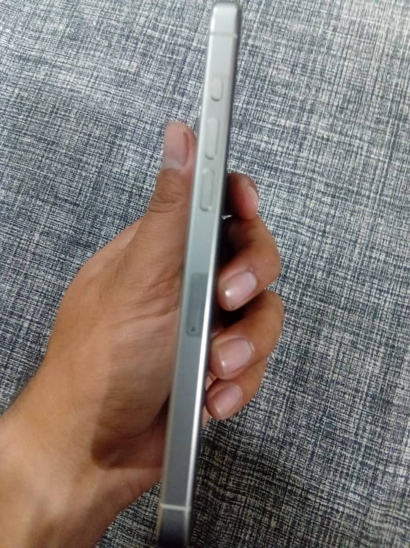 Apple iPhone 15 Pro Max 5