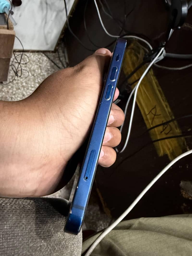 Apple iPhone 12 mini 4