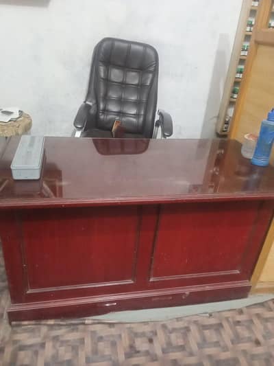GOOD QUALITY OFFICE TABLE
