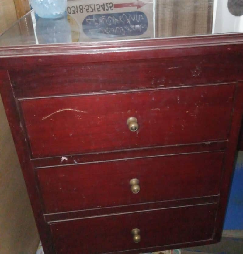 GOOD QUALITY OFFICE TABLE 1