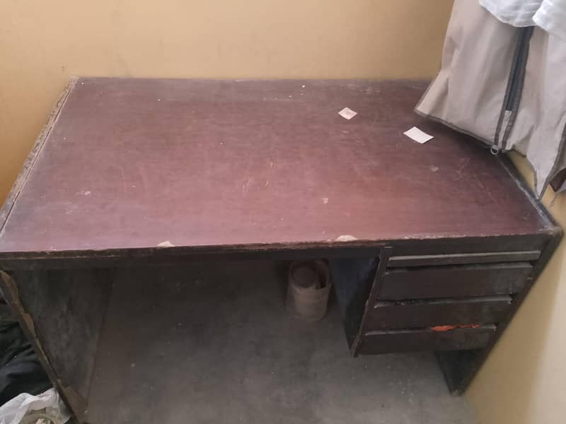 Office Table with 3 drawz 2