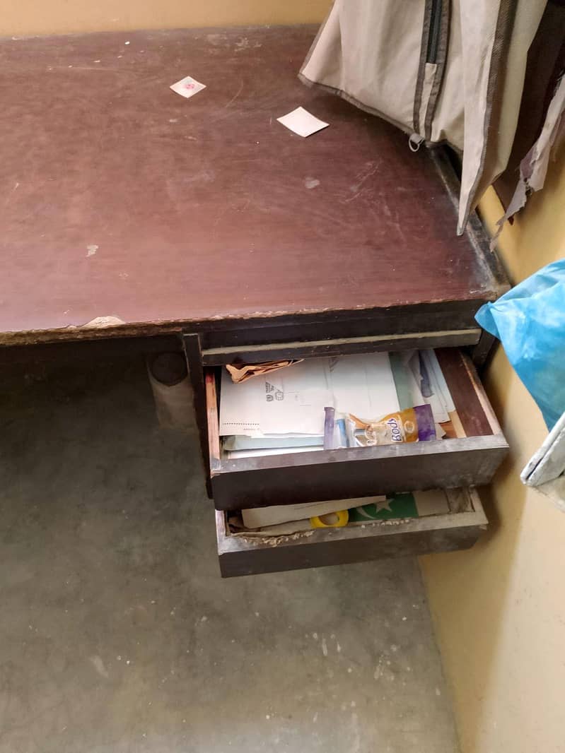 Office Table with 3 drawz 3