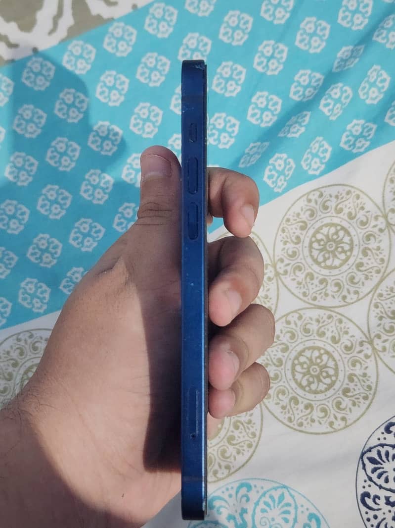 Apple iPhone 12 4