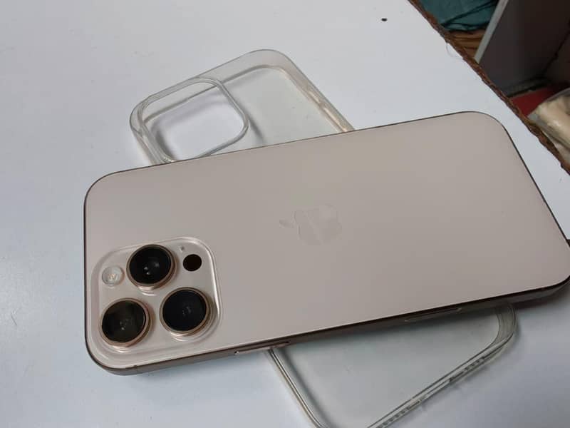 Apple iPhone 16 Pro Max 4