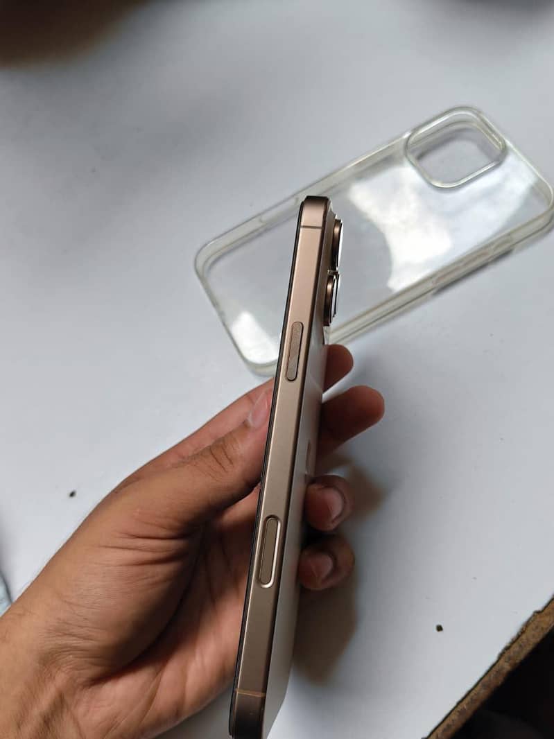 Apple iPhone 16 Pro Max 5