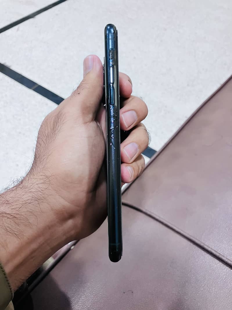 Apple iPhone 11 Pro Max 4