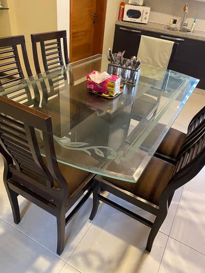 Table with 6 chairs