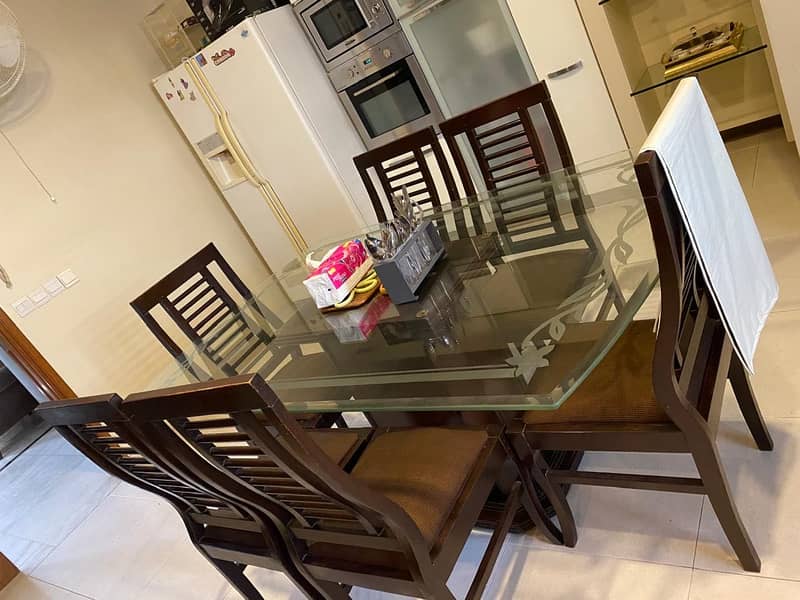 Table with 6 chairs 1
