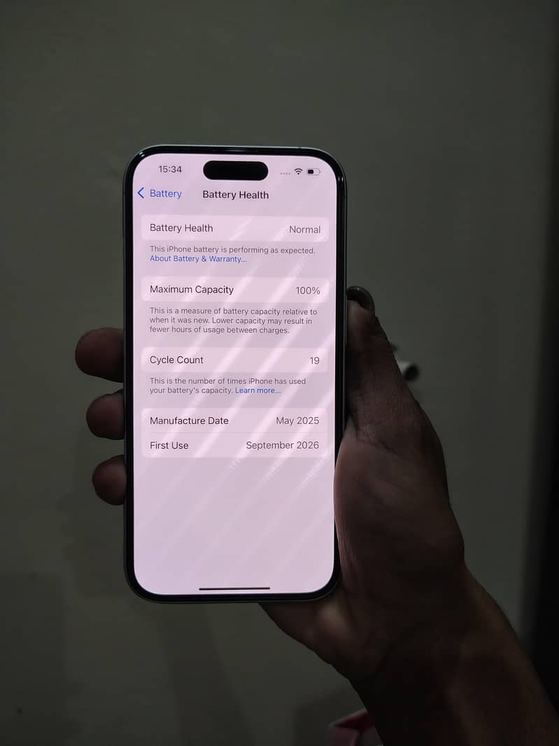 Apple iPhone 16 0