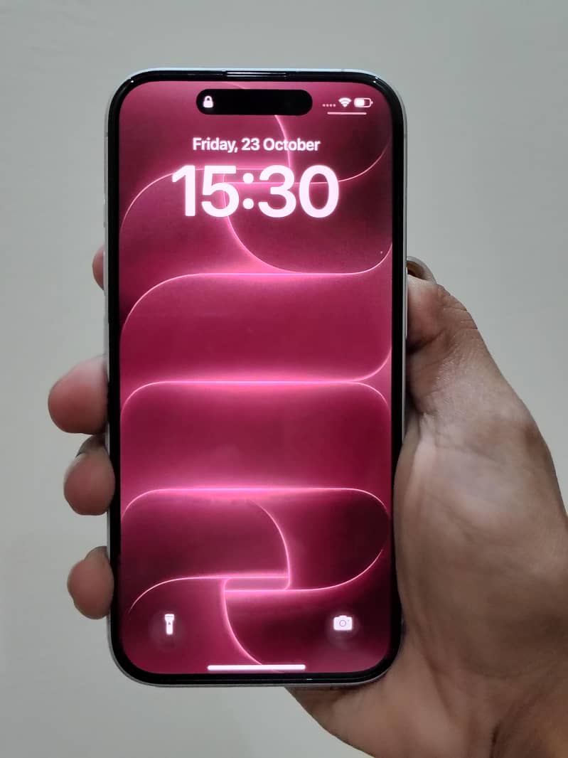 Apple iPhone 16 6