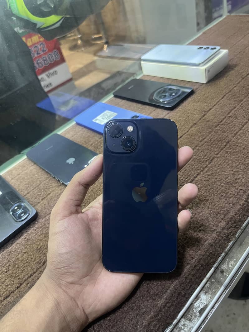 Apple iPhone 13 0