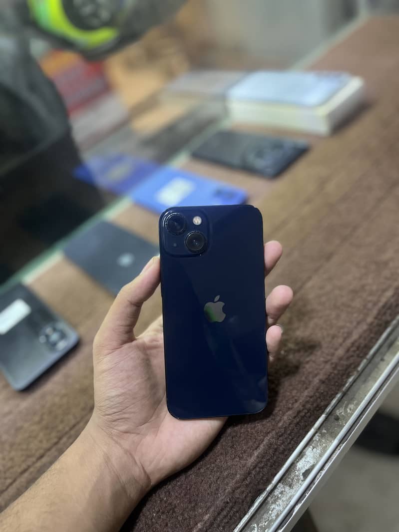 Apple iPhone 13 2
