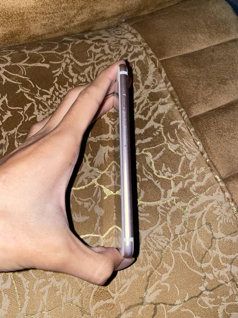 Apple iPhone 7 2
