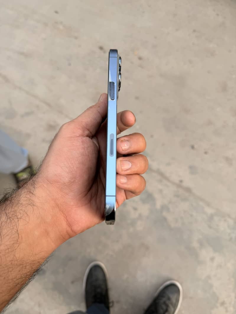 Apple iPhone 13 Pro Max 4