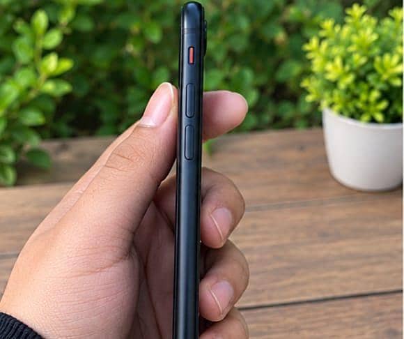 Apple iPhone SE3 generation 1
