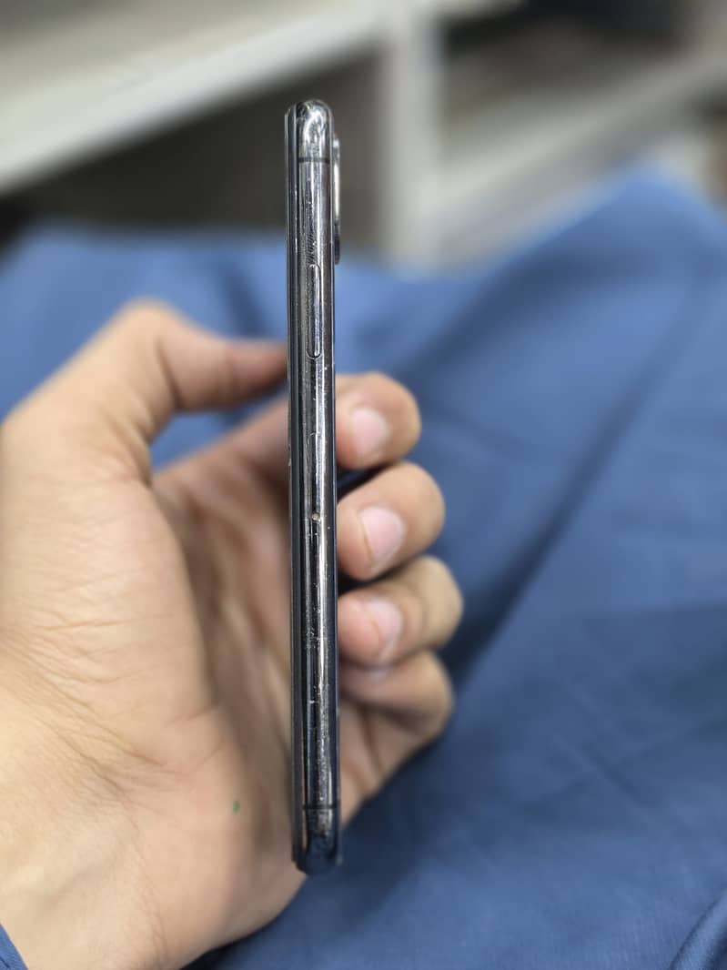 Apple iPhone X 4