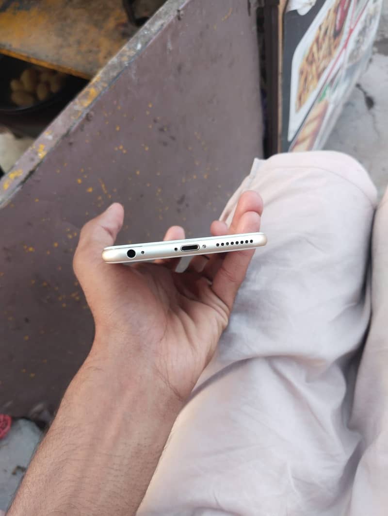Apple iPhone 6 Plus 1