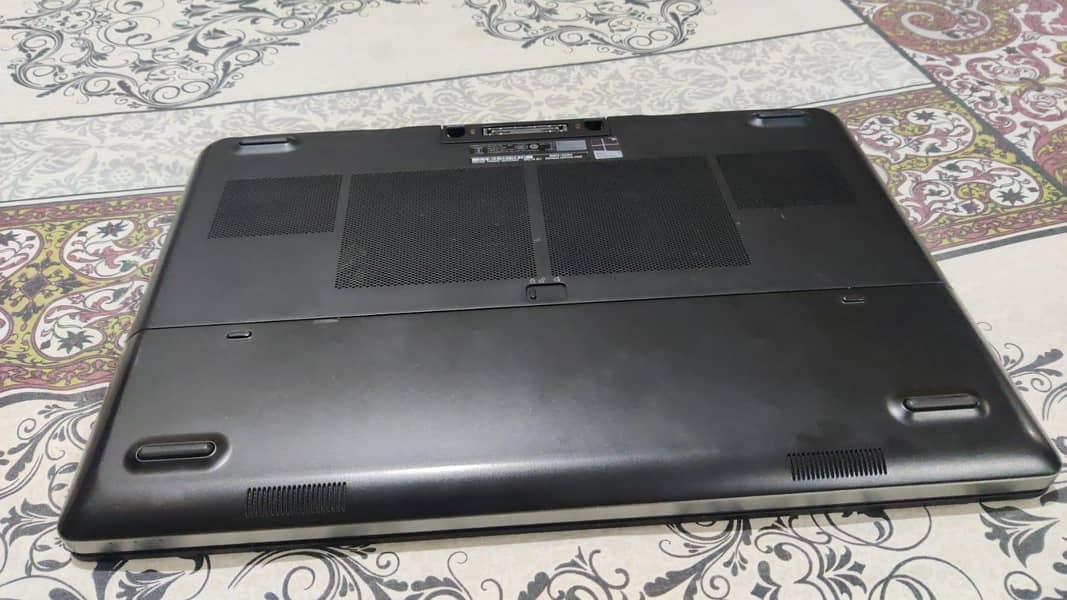 Dell Precision 7710 workstation 4