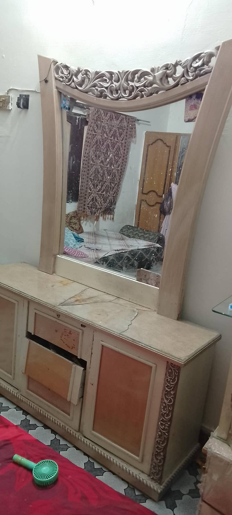 Dressing table 0