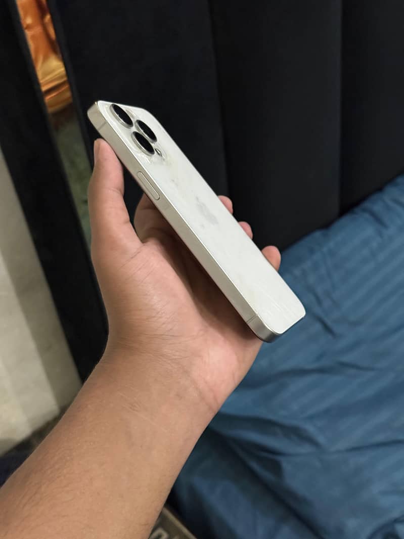 Apple iPhone 15 Pro Max 1