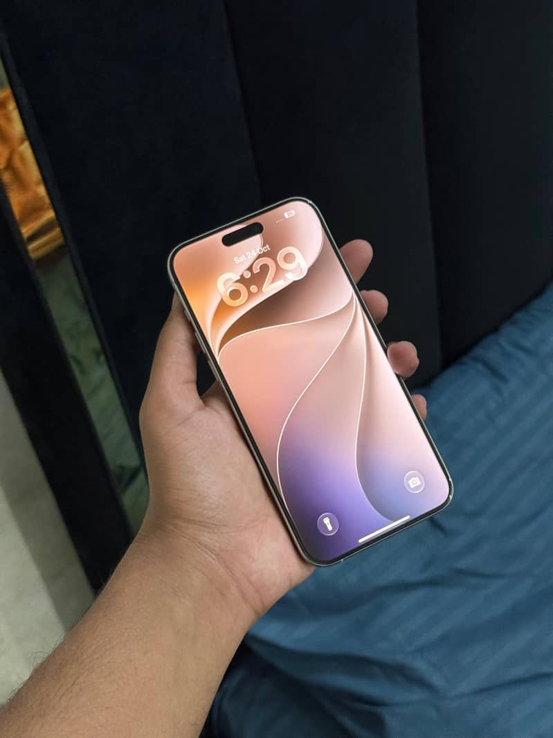 Apple iPhone 15 Pro Max 4
