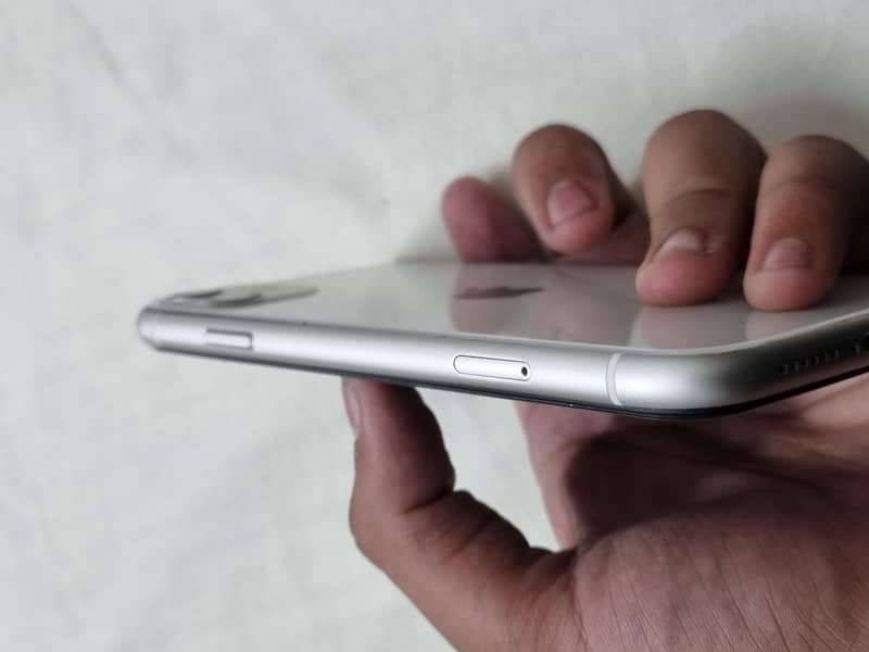 Apple iPhone 11 3