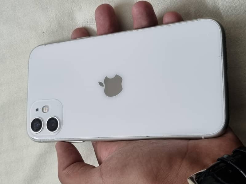 Apple iPhone 11 4
