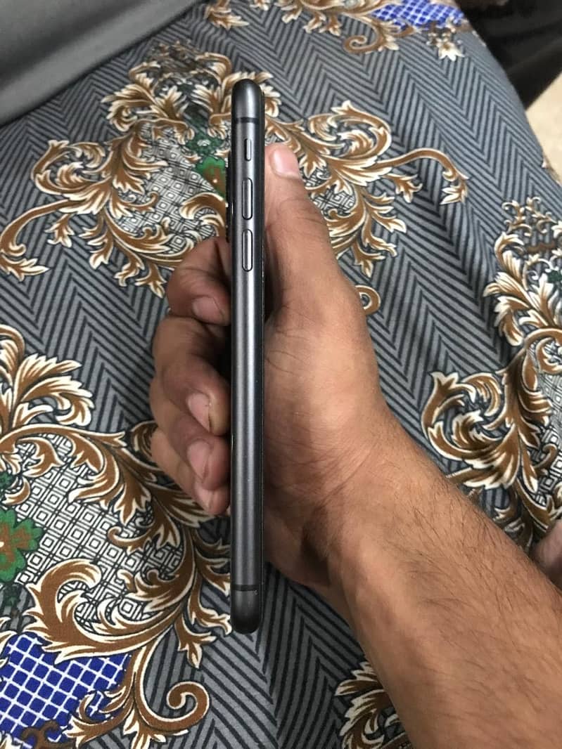 Apple iPhone 11 0
