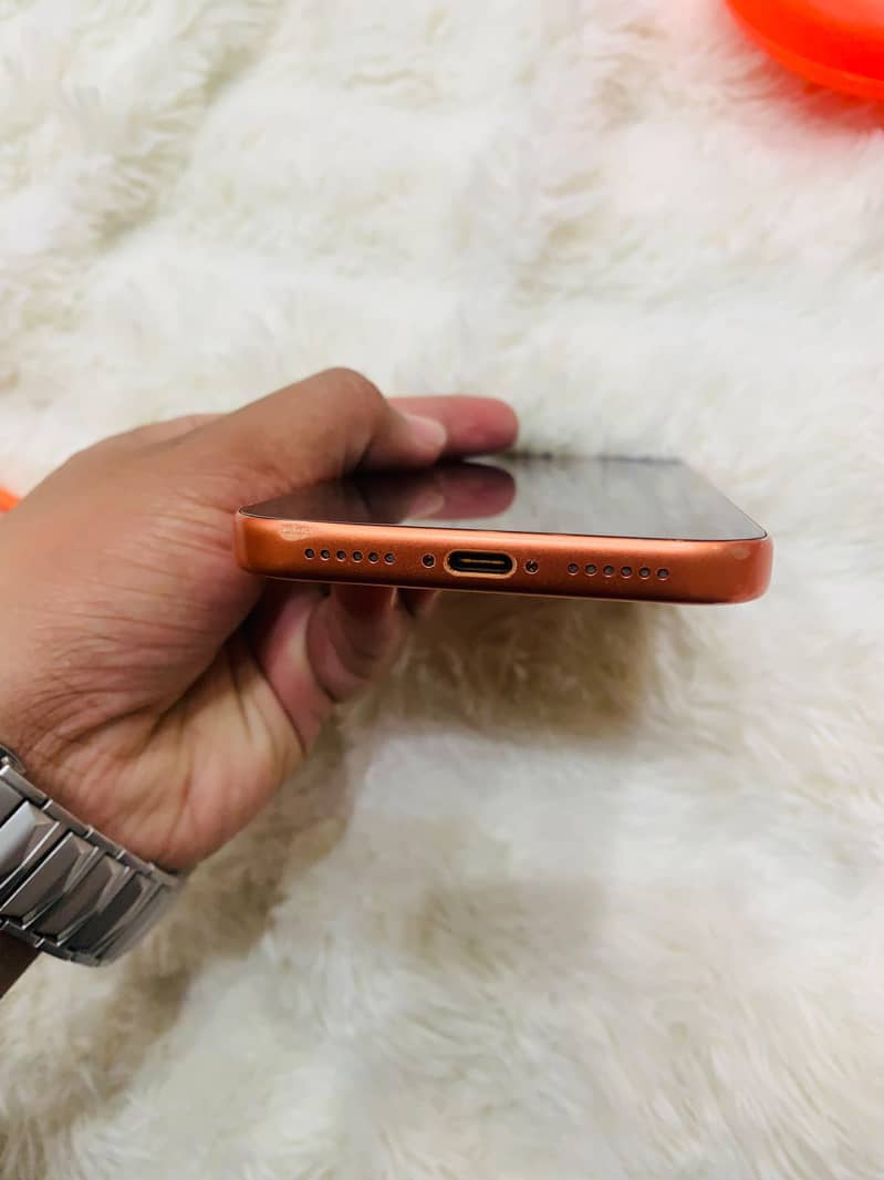 Apple iPhone 17 Pro Max 4