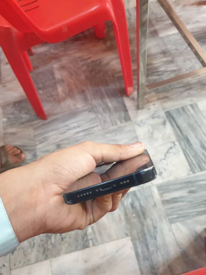 Apple iPhone 13 0