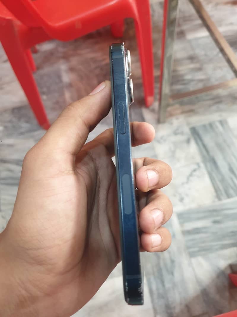 Apple iPhone 13 4