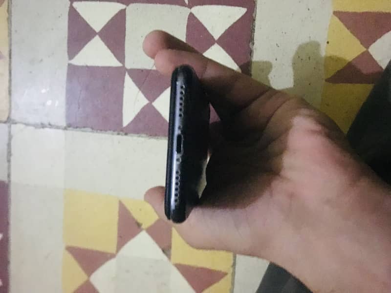 Apple iPhone 8 1